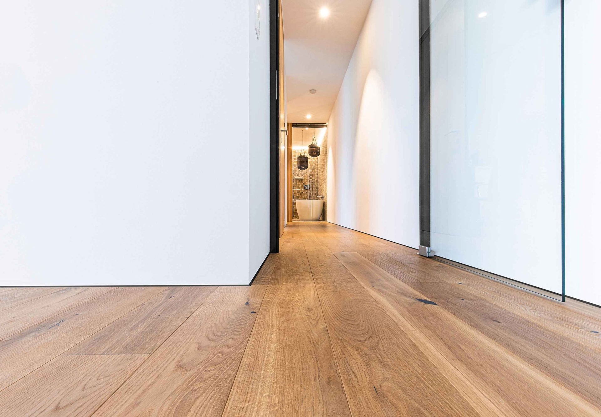 Verlegter Bodenbelag im Wohnraum